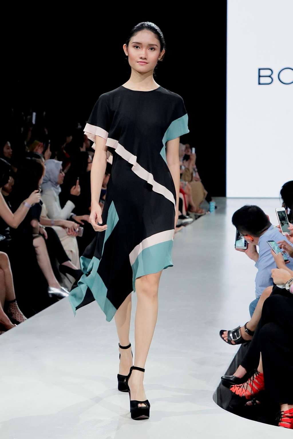 Pesona Kain Nusantara di Plaza Indonesia Fashion Week 2018