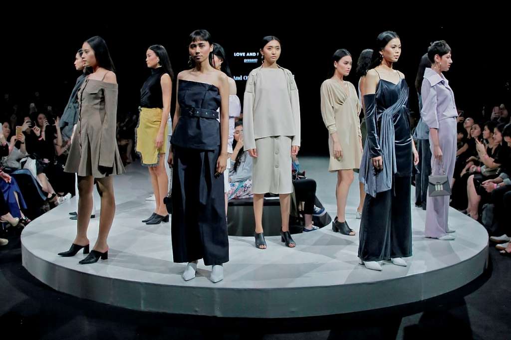 Pesona Kain Nusantara di Plaza Indonesia Fashion Week 2018