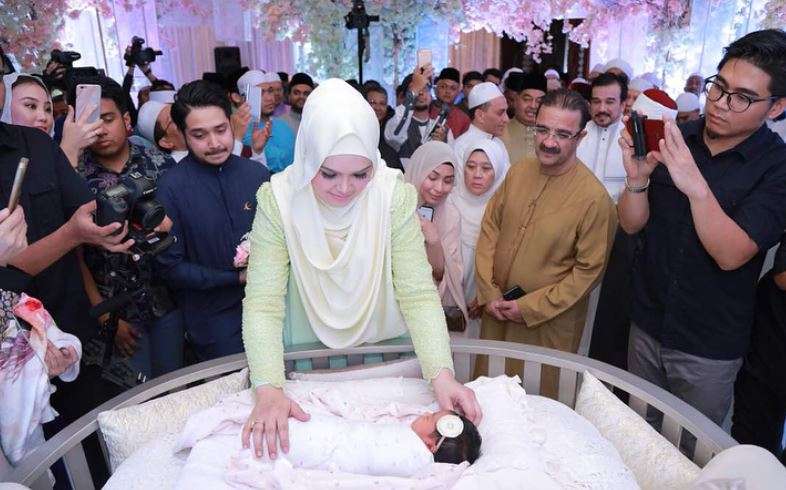 6 Potret Mewah Akikah Anak Pertama Siti Nurhaliza