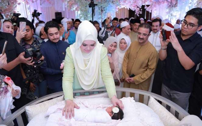 6 Potret Mewah Akikah Anak Pertama Siti Nurhaliza