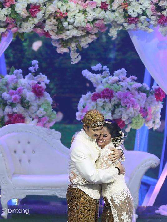 Dewi Perssik dan Angga Wijaya Gelar Resepsi Romantis