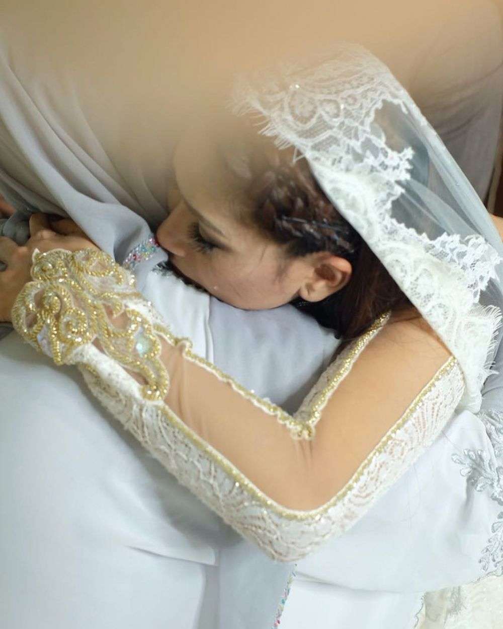 Tata Janeeta Kembali Menikah dengan Mantan Suaminya