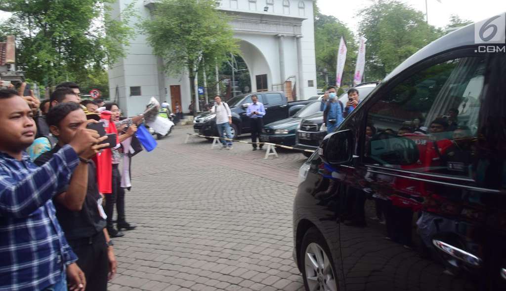 Aksi Beckham dan Siswi SMP di Semarang, Bikin Iri Banyak Orang