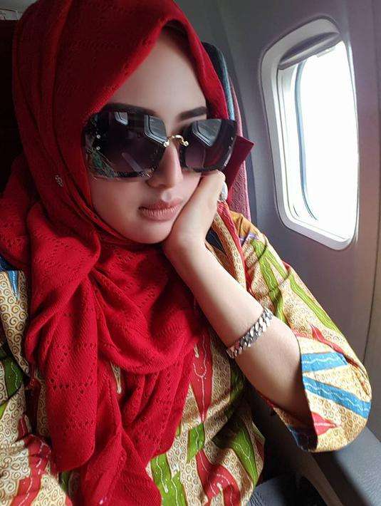 Cantiknya Yulia Mochamad, Wanita yang Disebut Istri ke-3 Opick