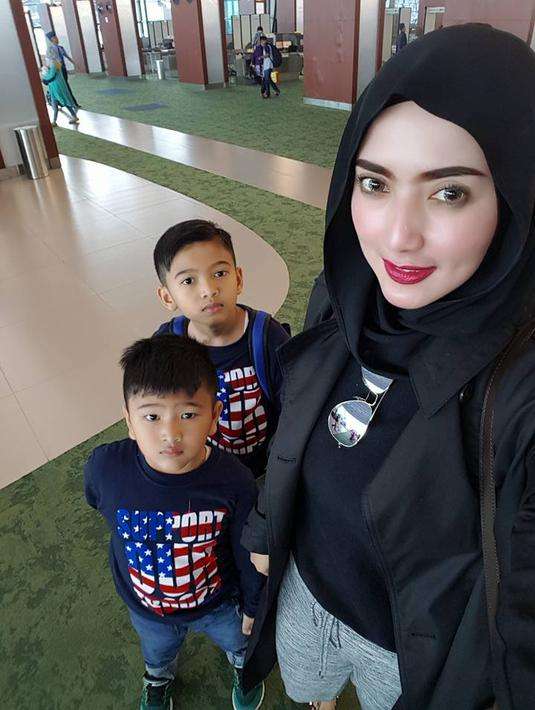 Cantiknya Yulia Mochamad, Wanita yang Disebut Istri ke-3 Opick
