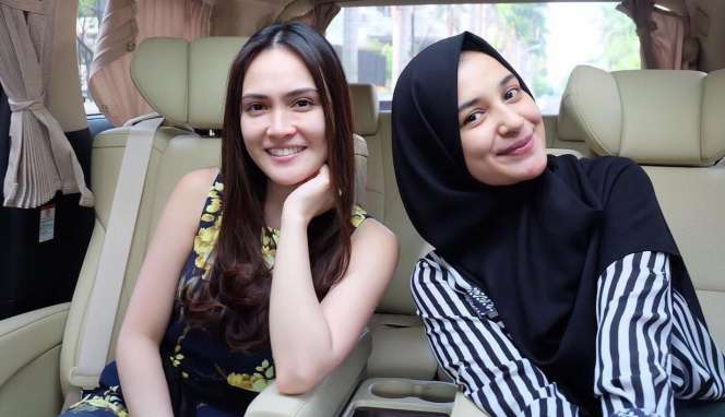 Meski Beda Agama, 6 Persahabatan Seleb Ini Bikin Adem