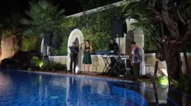 Penampakan Rumah Mewah Bak Istana Milik Andre Taulany