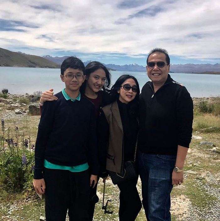 Bukan Artis, 4 Istri Bos Televisi Tanah Air Cantik Banget