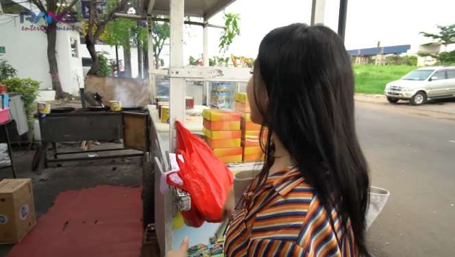 Beli Martabak Pinggir Jalan, Lihat yang Dinaiki Nagita Slavina