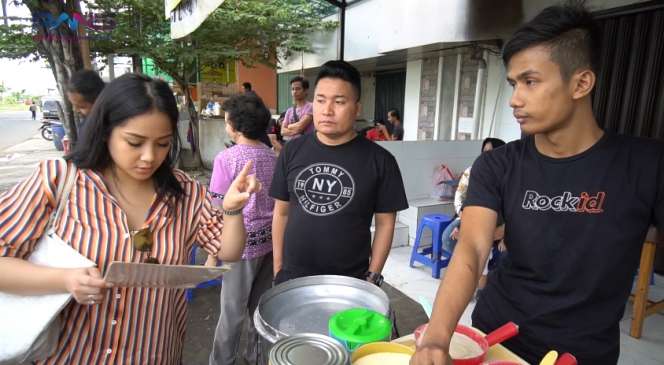 Beli Martabak Pinggir Jalan, Lihat yang Dinaiki Nagita Slavina