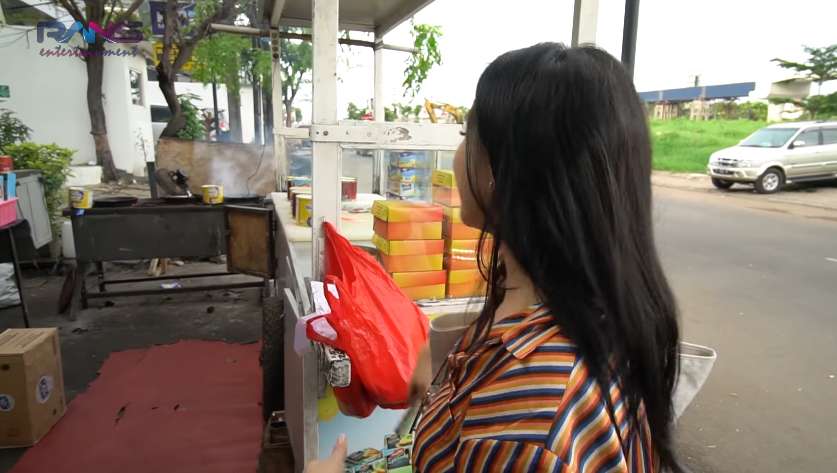 Beli Martabak Pinggir Jalan, Lihat yang Dinaiki Nagita Slavina