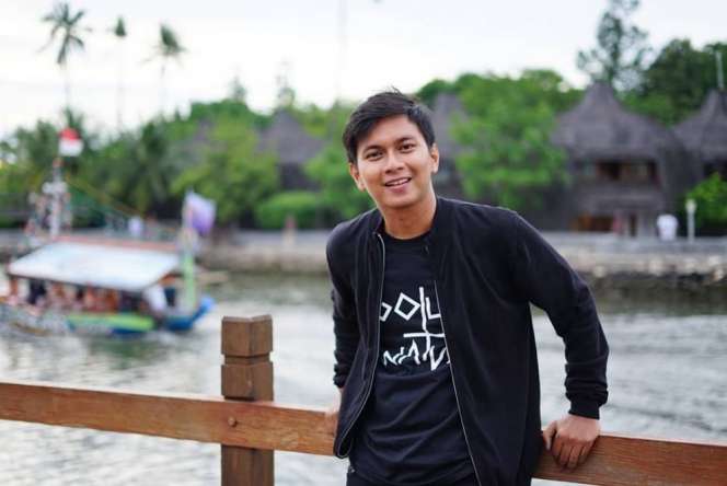 Eno, Pacar Mumuk Gomez yang Ganteng Banget