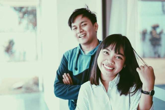 Eno, Pacar Mumuk Gomez yang Ganteng Banget