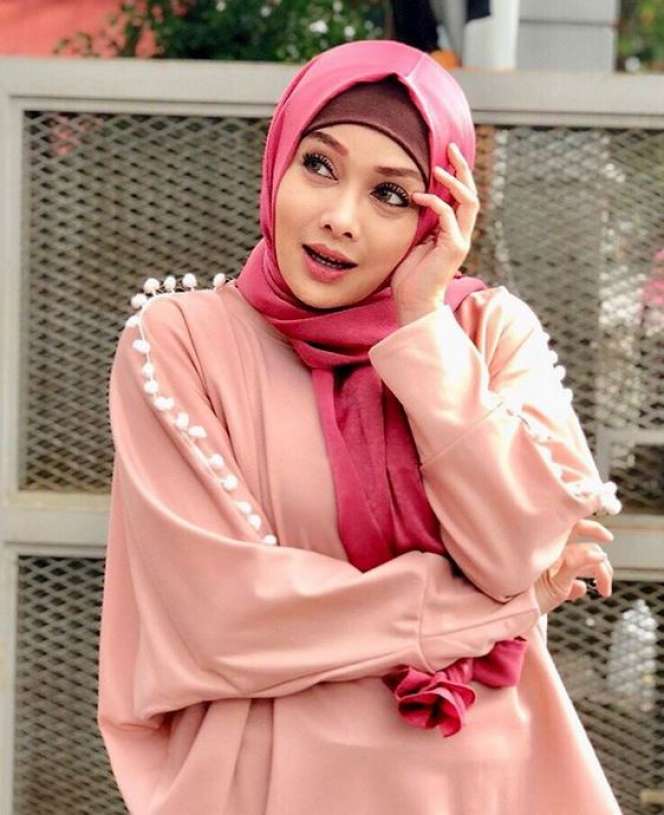 Mirip ABG, 5 Seleb Ini Sudah Menyandang Status Janda Kembang