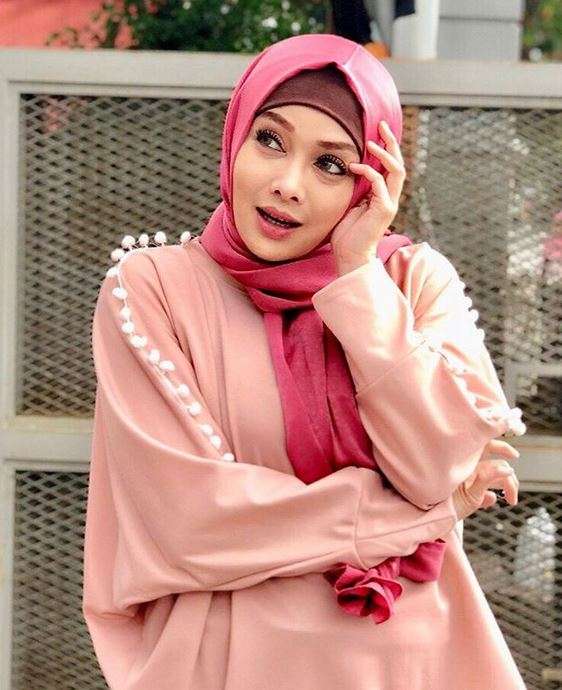 Mirip ABG, 5 Seleb Ini Sudah Menyandang Status Janda Kembang