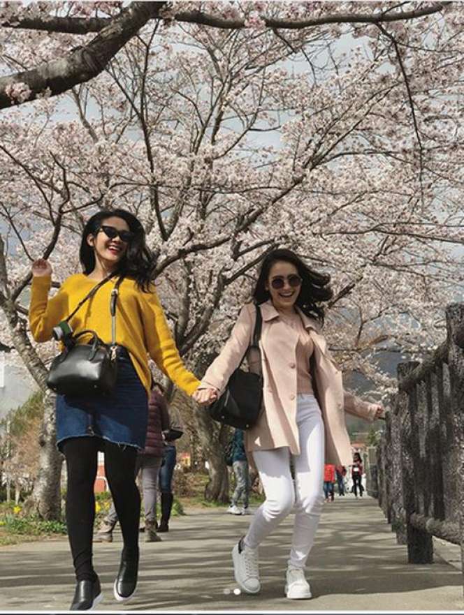 Keseruan Ayu Ting Ting dan Keluarga Liburan ke Jepang