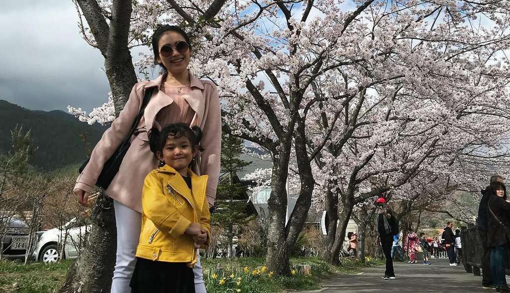 Keseruan Ayu Ting Ting dan Keluarga Liburan ke Jepang