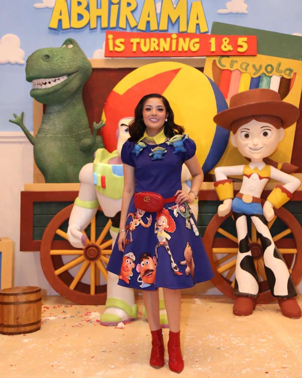 5 Seleb Tanah Air Pakai Tas Pinggang, Kece Banget