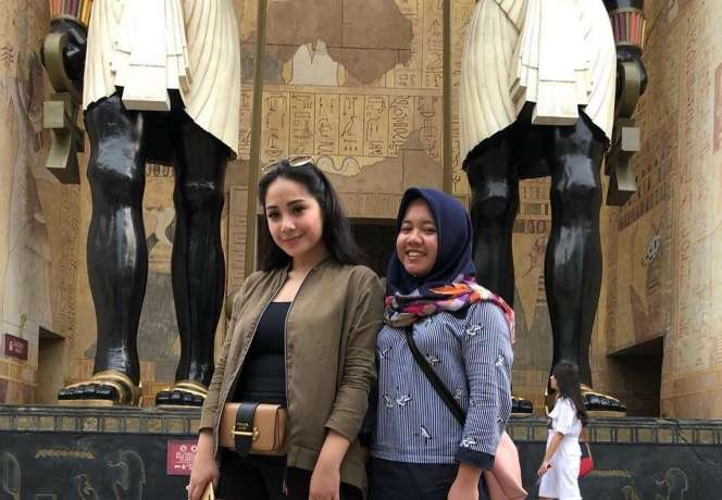 5 Seleb Tanah Air Pakai Tas Pinggang, Kece Banget