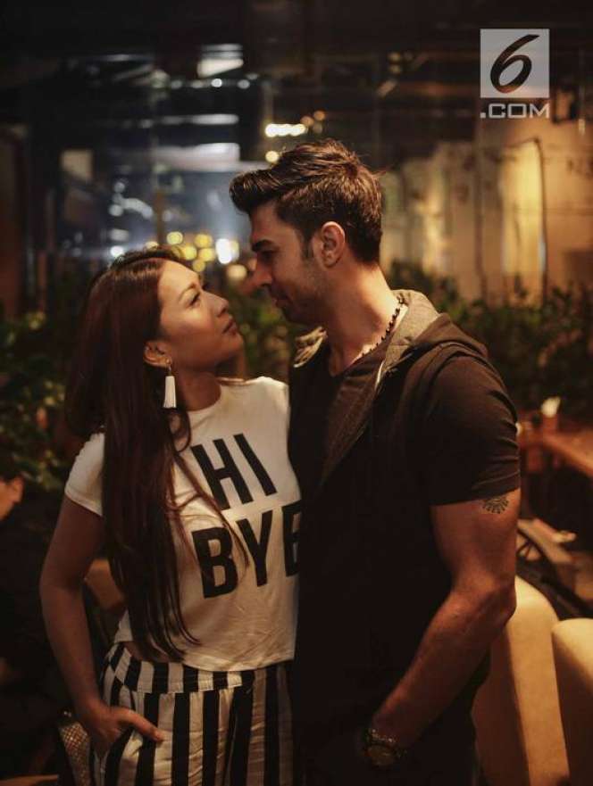 Tata Janeeta Pamer Kemesraan dengan Mehdi Zati