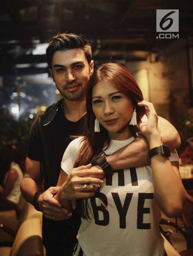Tata Janeeta Pamer Kemesraan dengan Mehdi Zati