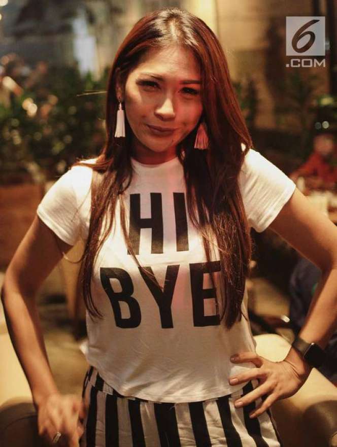 Tata Janeeta Pamer Kemesraan dengan Mehdi Zati