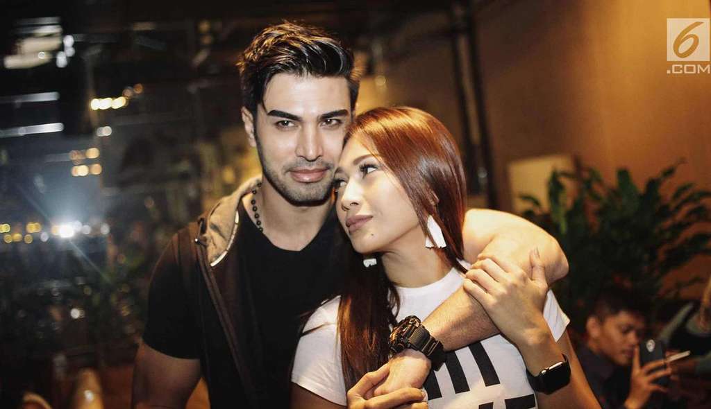 Tata Janeeta Pamer Kemesraan dengan Mehdi Zati