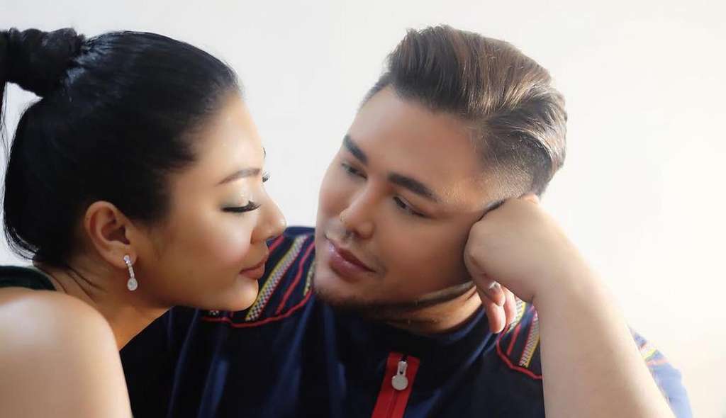 Ivan Gunawan Tampil Mesra dengan Model Asal Thailand