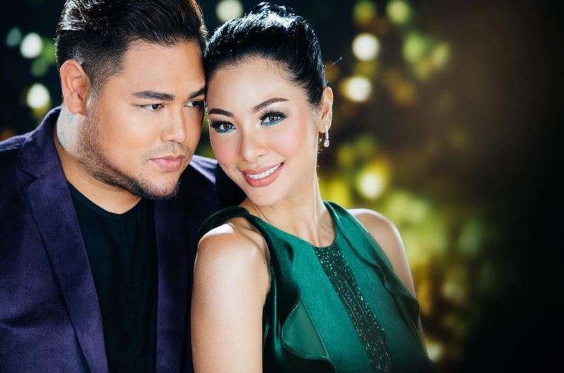 Ivan Gunawan Tampil Mesra dengan Model Asal Thailand