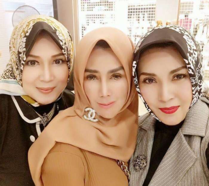4 Seleb Cantik Ini Pakai Bros Mini Seharga Puluhan Juta