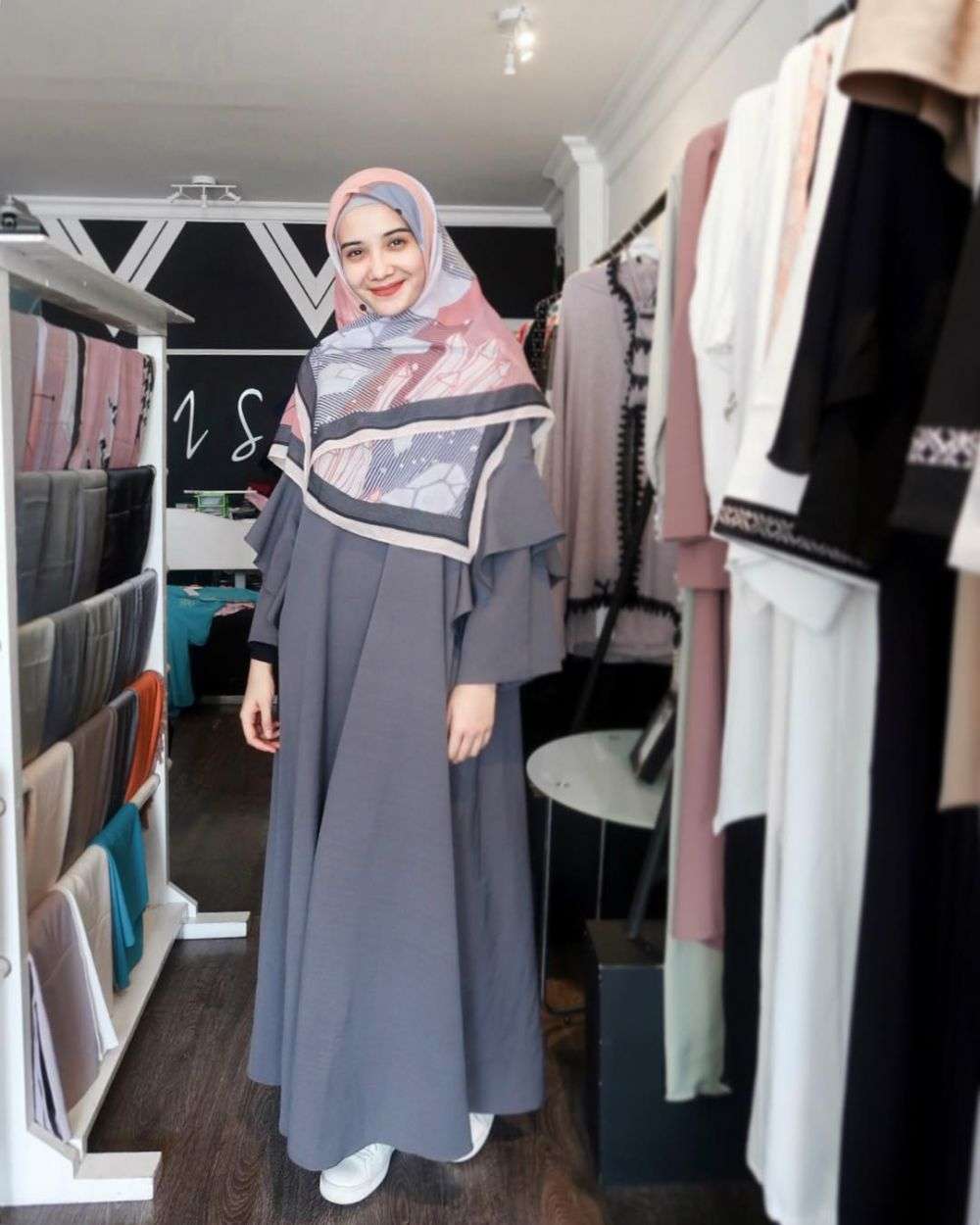 5 Seleb Cantik Ini Miliki Bisnis Busana Muslimah