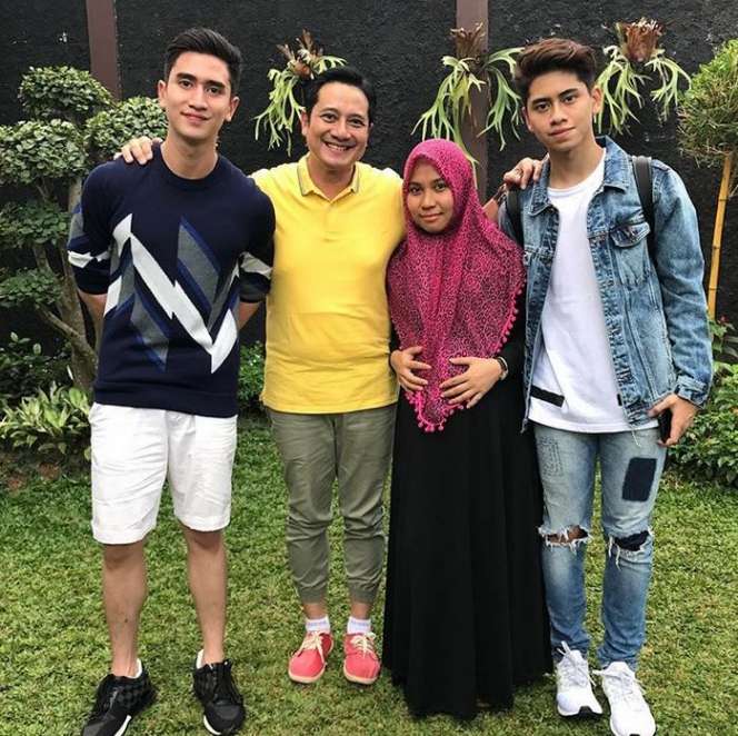 4 Seleb Ini Punya Ibu Tiri yang Usianya Tak Terpaut Jauh