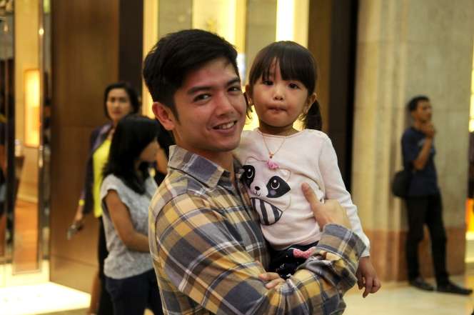 Momen Kemesraan Nicky Tirta dan Istri Sebelum Bercerai