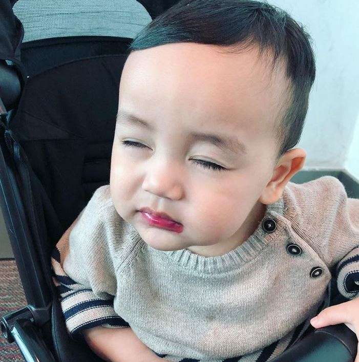 Liburan di Indonesia, Cucu Siti Nurhaliza Bikin Gemas