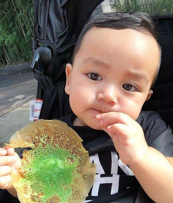 Liburan di Indonesia, Cucu Siti Nurhaliza Bikin Gemas