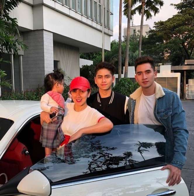 Diadopsi Venna Melinda, Kini Vania Athabina Hidup Mewah