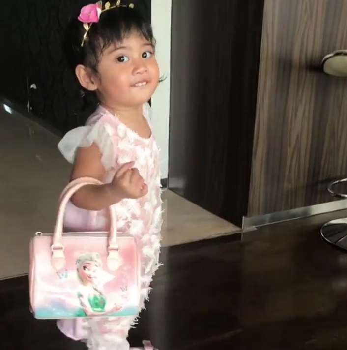 Diadopsi Venna Melinda, Kini Vania Athabina Hidup Mewah