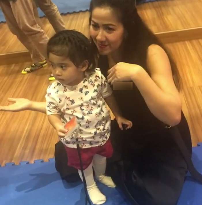 Diadopsi Venna Melinda, Kini Vania Athabina Hidup Mewah