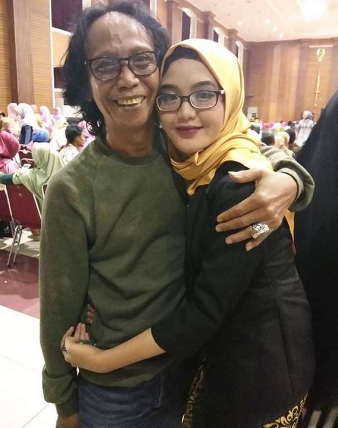 Tak Pernah Tersorot, Ini Pesona Cantiknya Putri Pelawak Mandra