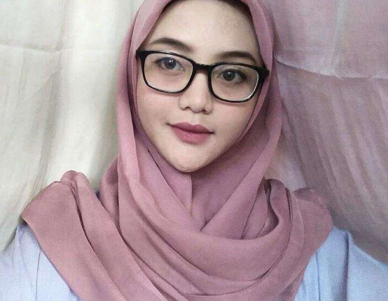 Tak Pernah Tersorot, Ini Pesona Cantiknya Putri Pelawak Mandra