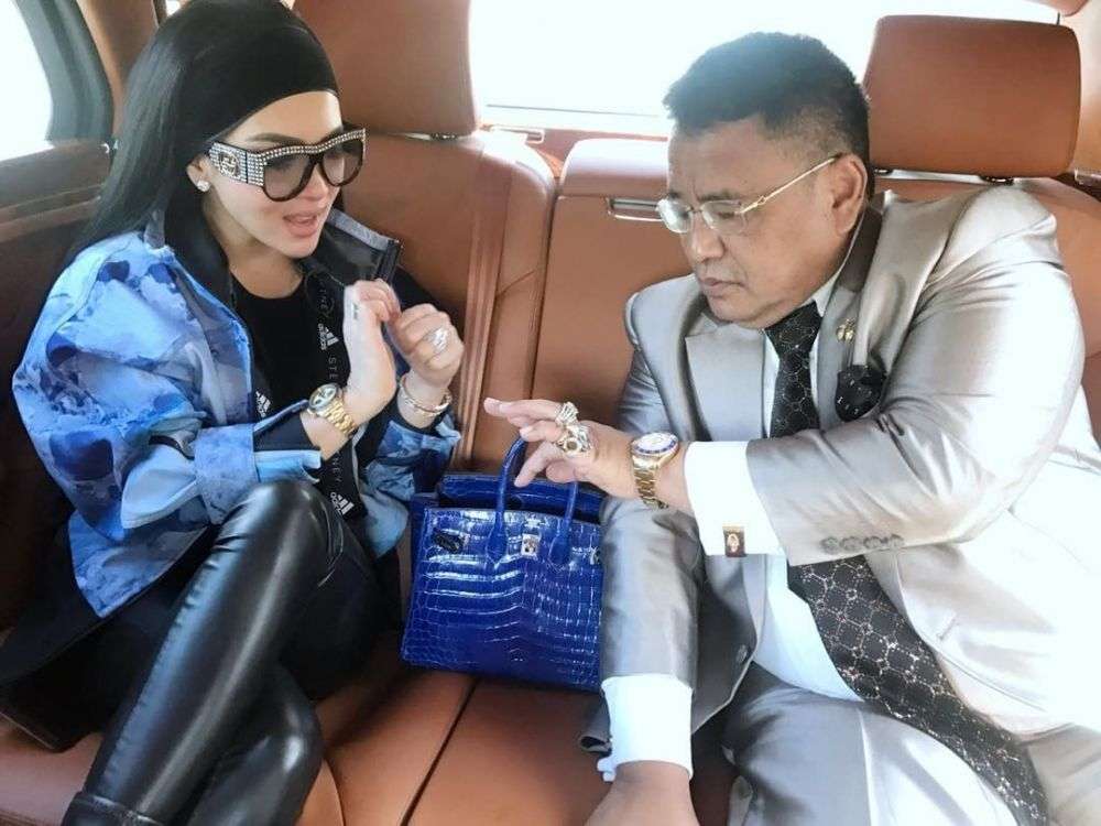 5 Seleb Pria yang Gemar Pamer Perhiasan