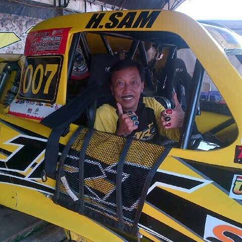 5 Seleb Pria yang Gemar Pamer Perhiasan