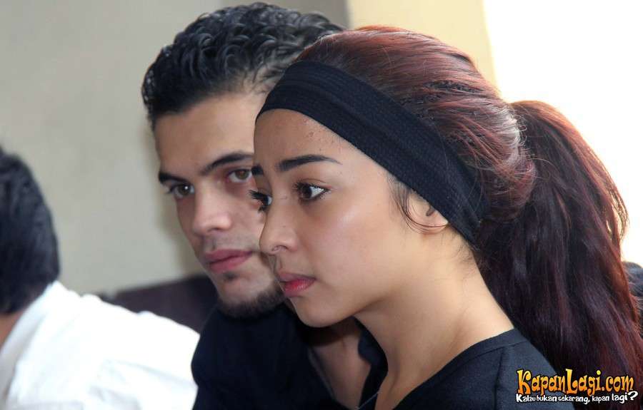4 Wanita Cantik yang Mewarnai Proses Hijrah Diego Michiels