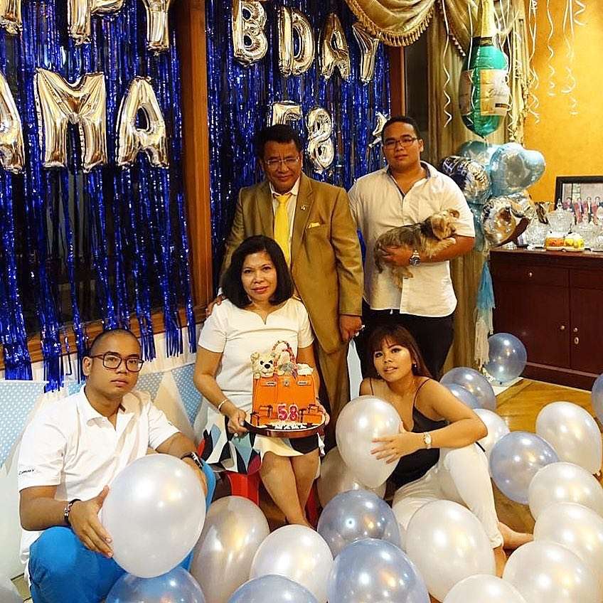 Jarang Terekspos, 3 Anak Hotman Paris Ternyata Kompak Banget!