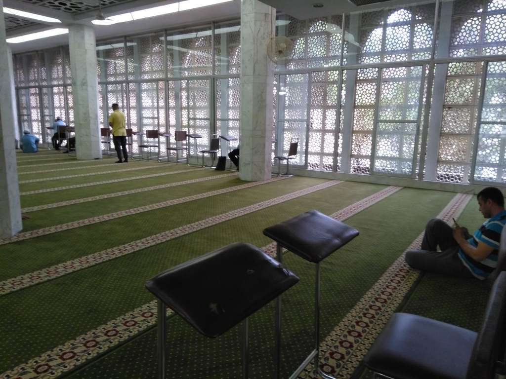 Masjid Kowloon, Oase di 'Hutan Beton' Hong Kong