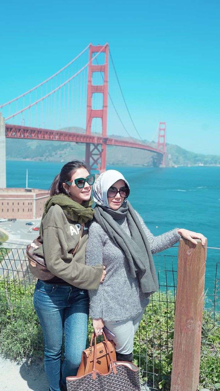 Momen Mama Amy Qanita Ikut Honeymoon Syahnaz-Jeje