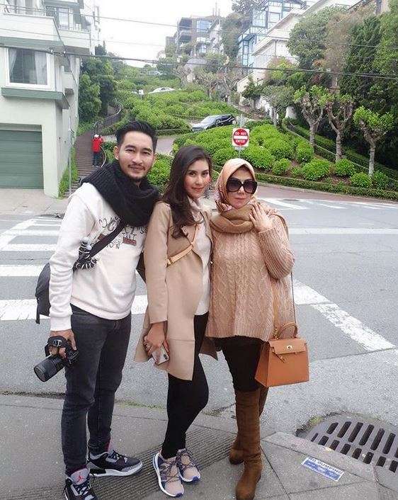 Momen Mama Amy Qanita Ikut Honeymoon Syahnaz-Jeje