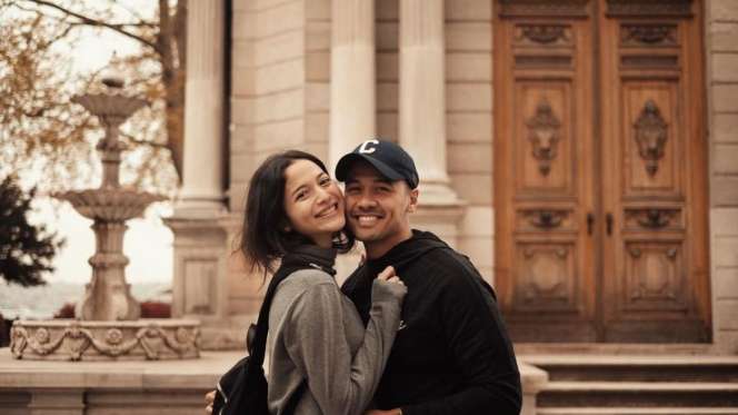 Belum Lama Nikah, 5 Pasangan Seleb Ini Umumkan Kabar Kehamilan