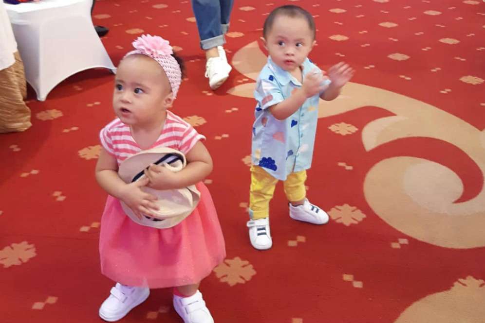 Intip Tingkah Lucu Anak Kembar Surya dan Cynthia