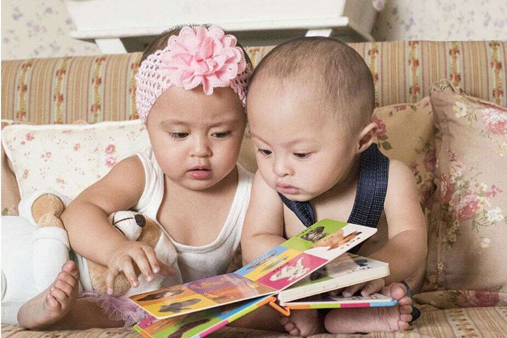 Intip Tingkah Lucu Anak Kembar Surya dan Cynthia